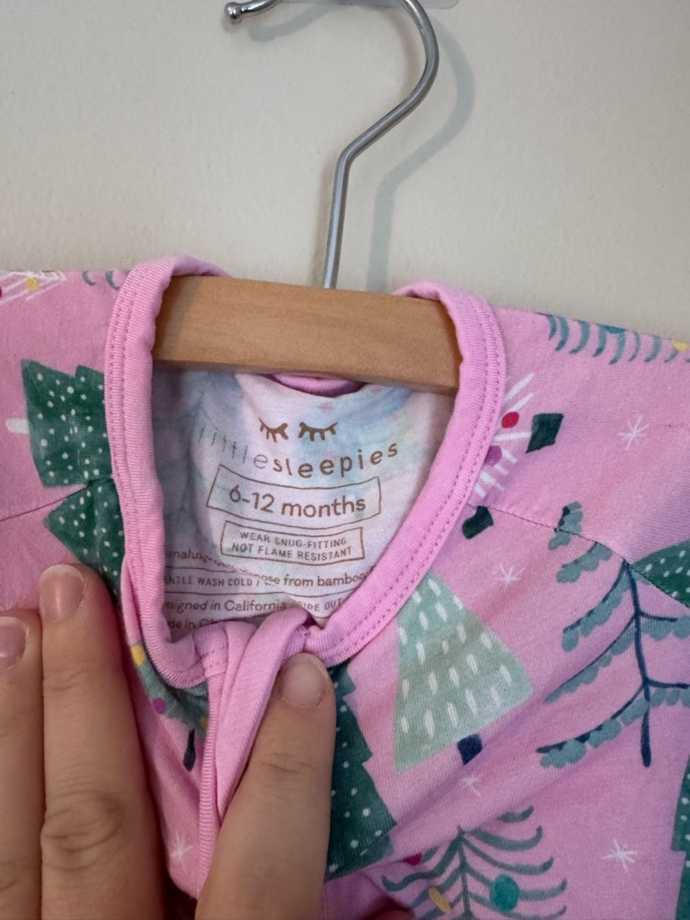Little Sleepies Sparkling Christmas trees in pink size 6-12 months - Picture 3 of 5